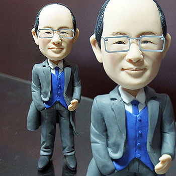 18公分灰色西裝公仔